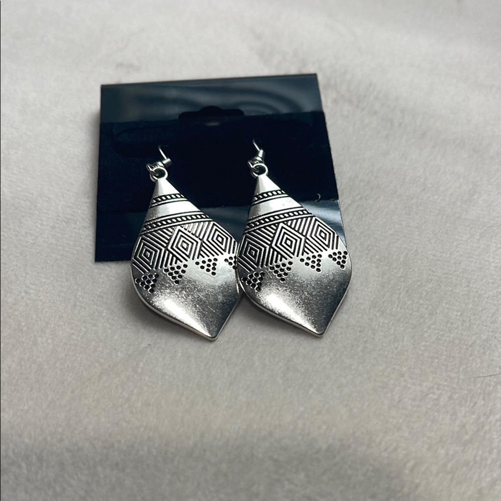 NWT Southwestern Etched Silver Tone Earrings Boho